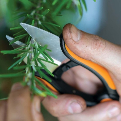 Fiskars Solid SP220 1063326 nůžky na byliny